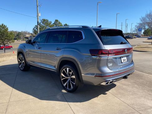 Used 2024 Volkswagen Atlas SEL Premium R-Line image 4