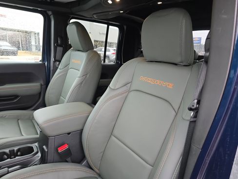 Used 2025 Jeep Gladiator Mojave image 21