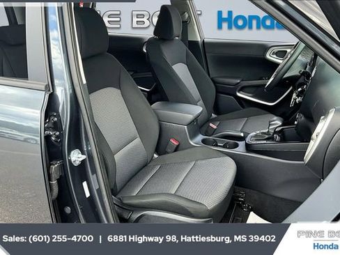 Used 2025 Kia Soul LX image 6