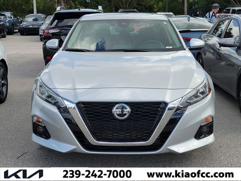 Used 2020 Nissan Altima 2.0 Platinum image 2