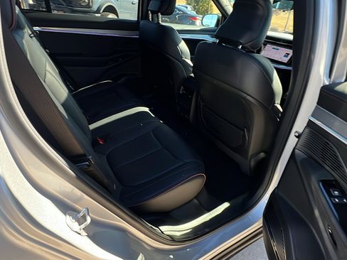 Used 2024 Jeep Wagoneer Launch Edition image 23