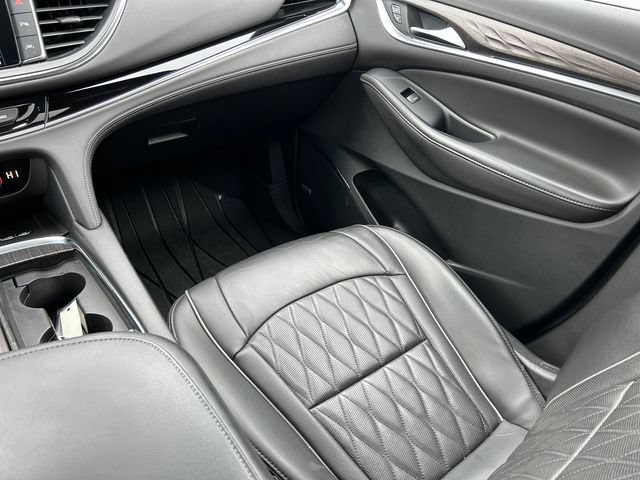 Used 2022 Buick Enclave Avenir w/ Avenir Technology Package AWD/4WD image 16