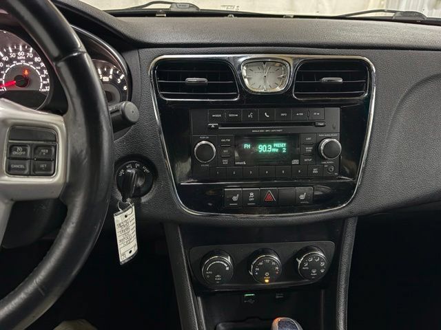 Used 2014 Chrysler 200 Limited FWD image 22
