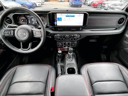 Used 2025 Jeep Wrangler Unlimited Rubicon image 16