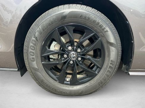 Used 2021 Toyota Sienna LE FWD image 22
