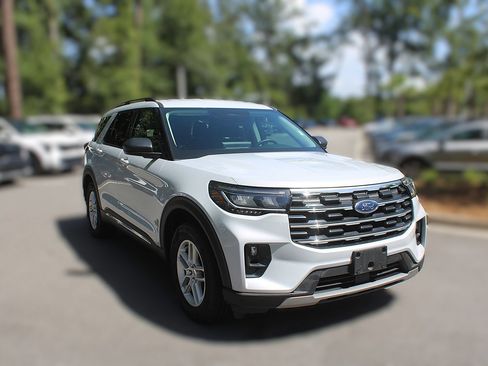 Used 2025 Ford Explorer Active w/ Active Comfort Package RWD image 16
