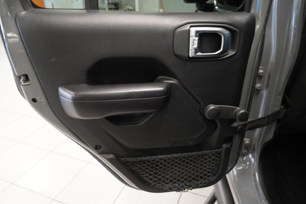 Used 2018 Jeep Wrangler Unlimited Sport AWD/4WD image 25