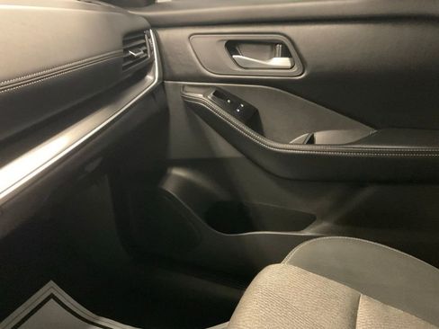 Used 2025 Nissan Rogue SV image 21