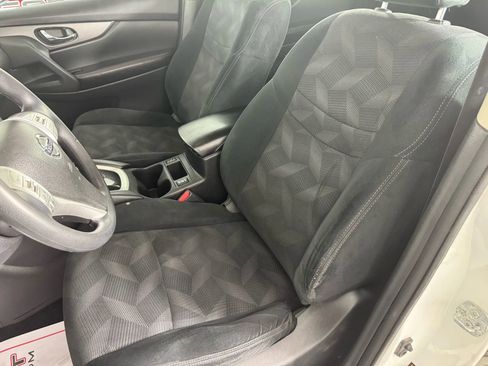 Used 2016 Nissan Rogue SV w/ SV Premium Package image 33