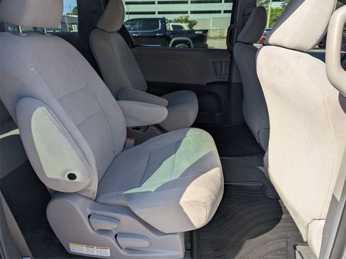 Certified 2017 Toyota Sienna L image 17