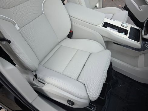 New 2025 Volvo EX90 Ultra w/ Protection Package Premier image 18