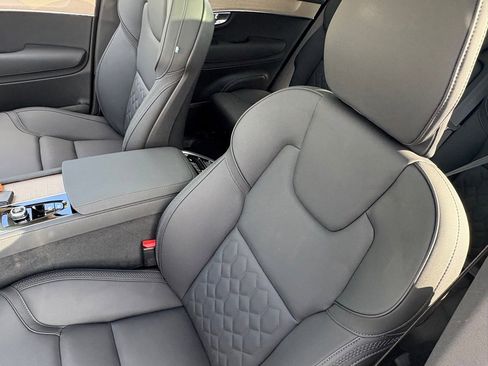 Certified 2025 Volvo XC90 B6 Plus image 27