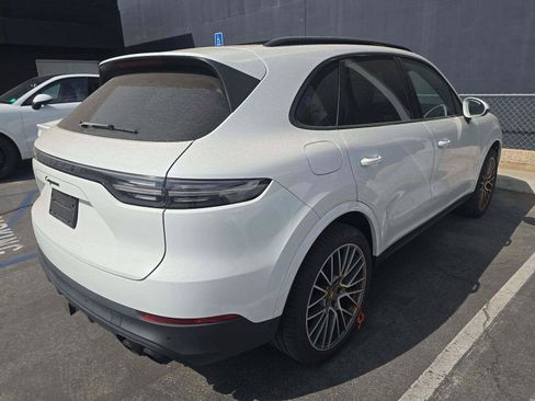 Used 2022 Porsche Cayenne Platinum Edition AWD/4WD image 2