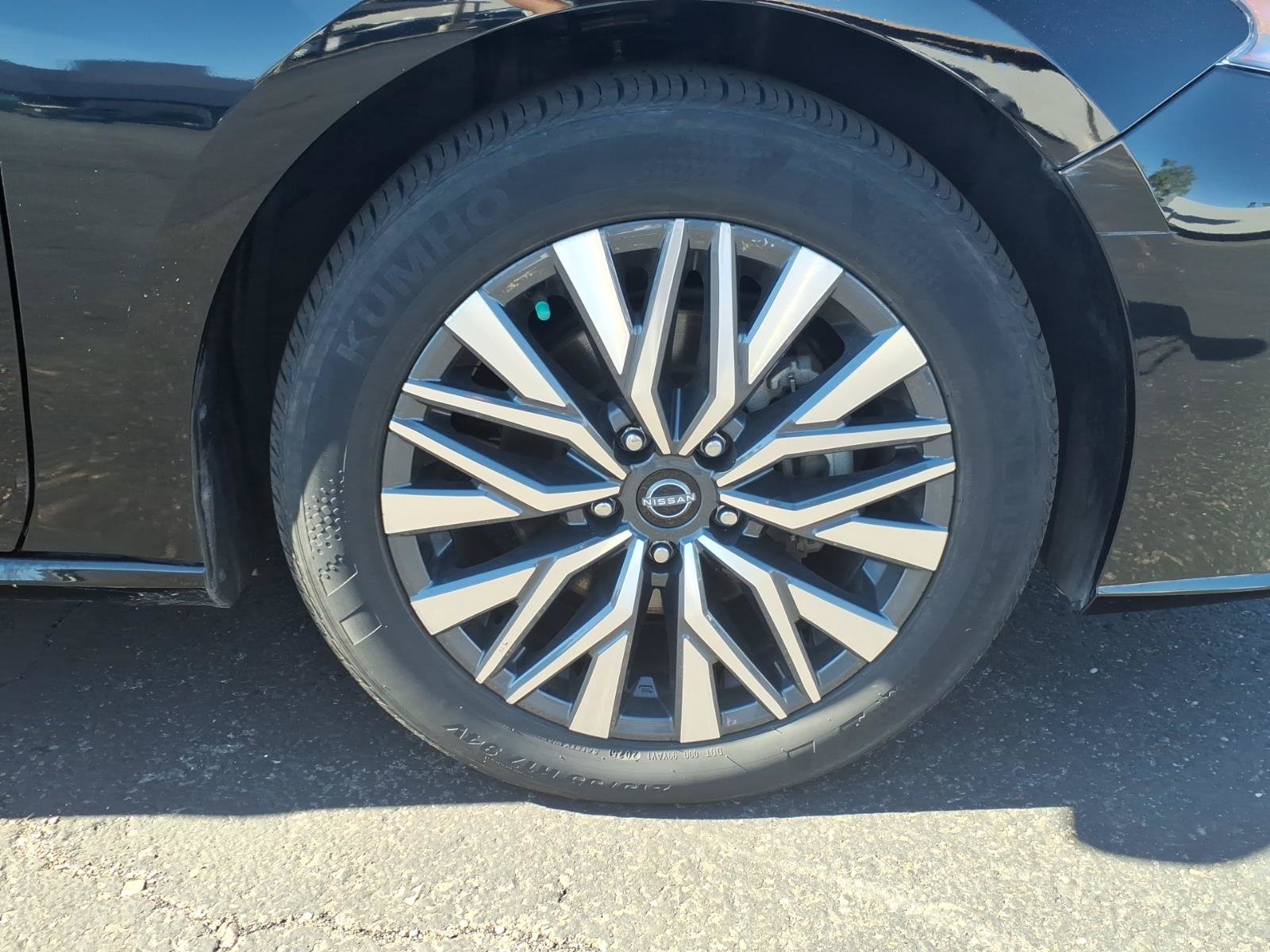 Used 2025 Nissan Altima 2.5 SV FWD image 8