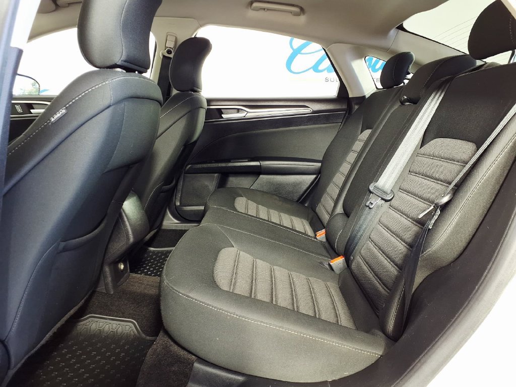 Used 2018 Ford Fusion SE FWD image 10