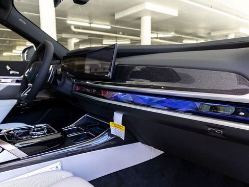 New 2026 BMW 740i w/ Executive Package image 30