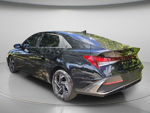 Used 2025 Hyundai Elantra Sport image 5