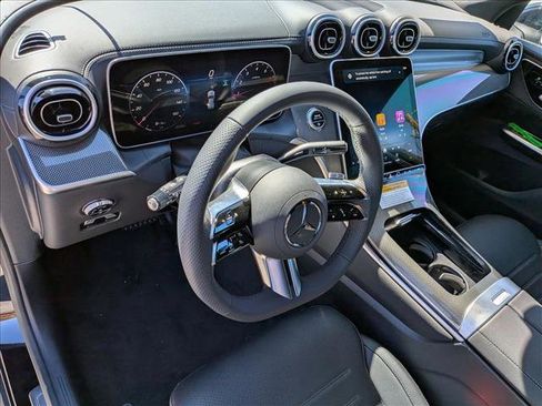 Used 2026 Mercedes-Benz GLC 300 image 3