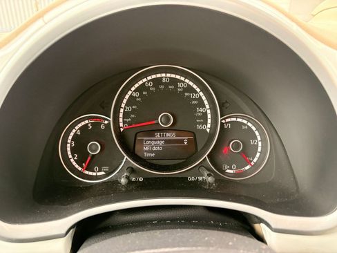 Used 2015 Volkswagen Beetle TDI image 19