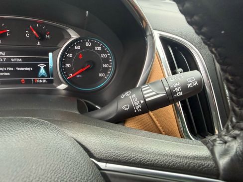 Used 2018 Chevrolet Equinox Premier image 23