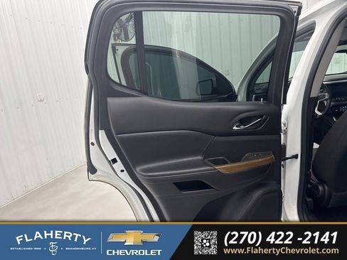 Used 2021 GMC Acadia SLE image 11