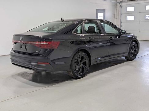 Used 2025 Volkswagen Jetta SE FWD image 8