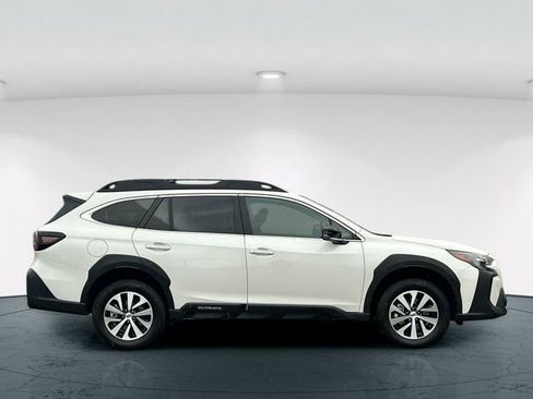 Used 2025 Subaru Outback Premium image 7