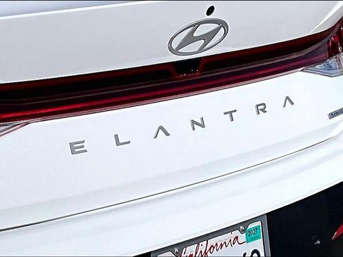 Used 2024 Hyundai Elantra Limited FWD image 9