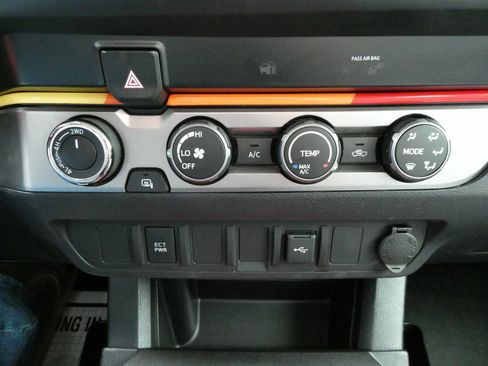 Used 2020 Toyota Tacoma SR image 23