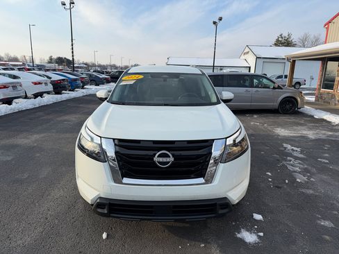 Used 2024 Nissan Pathfinder SV image 10