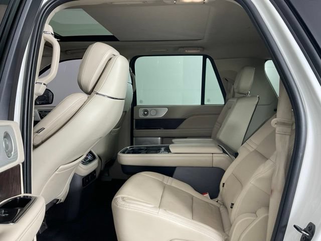 Used 2021 Lincoln Navigator L Reserve w/ Luxury Package AWD/4WD image 15
