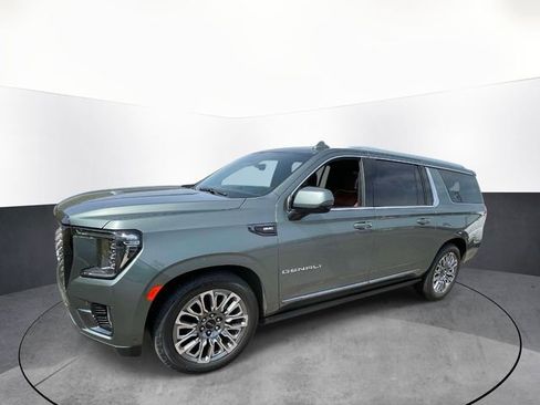 Used 2023 GMC Yukon XL Denali Ultimate AWD/4WD image 3