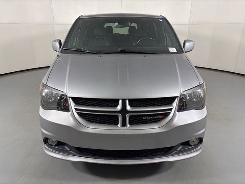 Used 2019 Dodge Grand Caravan GT image 3