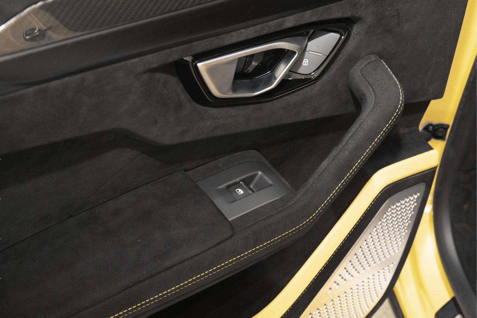 Used 2024 Lamborghini Urus Performante AWD/4WD image 52