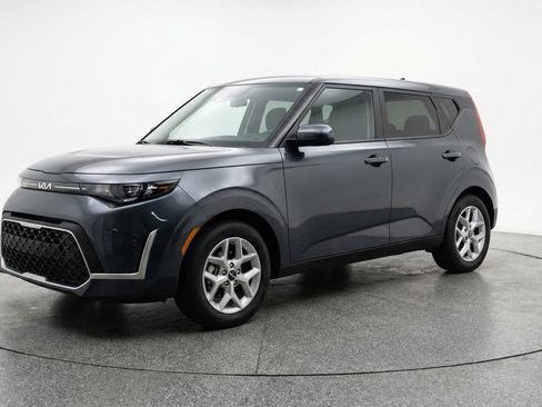 Used 2025 Kia Soul LX w/ LX Technology Package FWD image 3