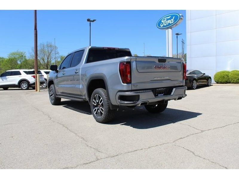 Used 2024 GMC Sierra 1500 AT4 w/ Technology Package AWD/4WD image 3