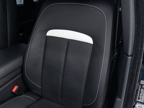 Certified 2022 Rolls-Royce Cullinan AWD/4WD image 18