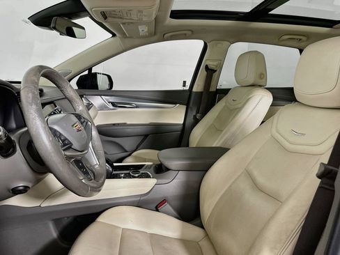 Used 2021 Cadillac XT5 Premium Luxury FWD image 8