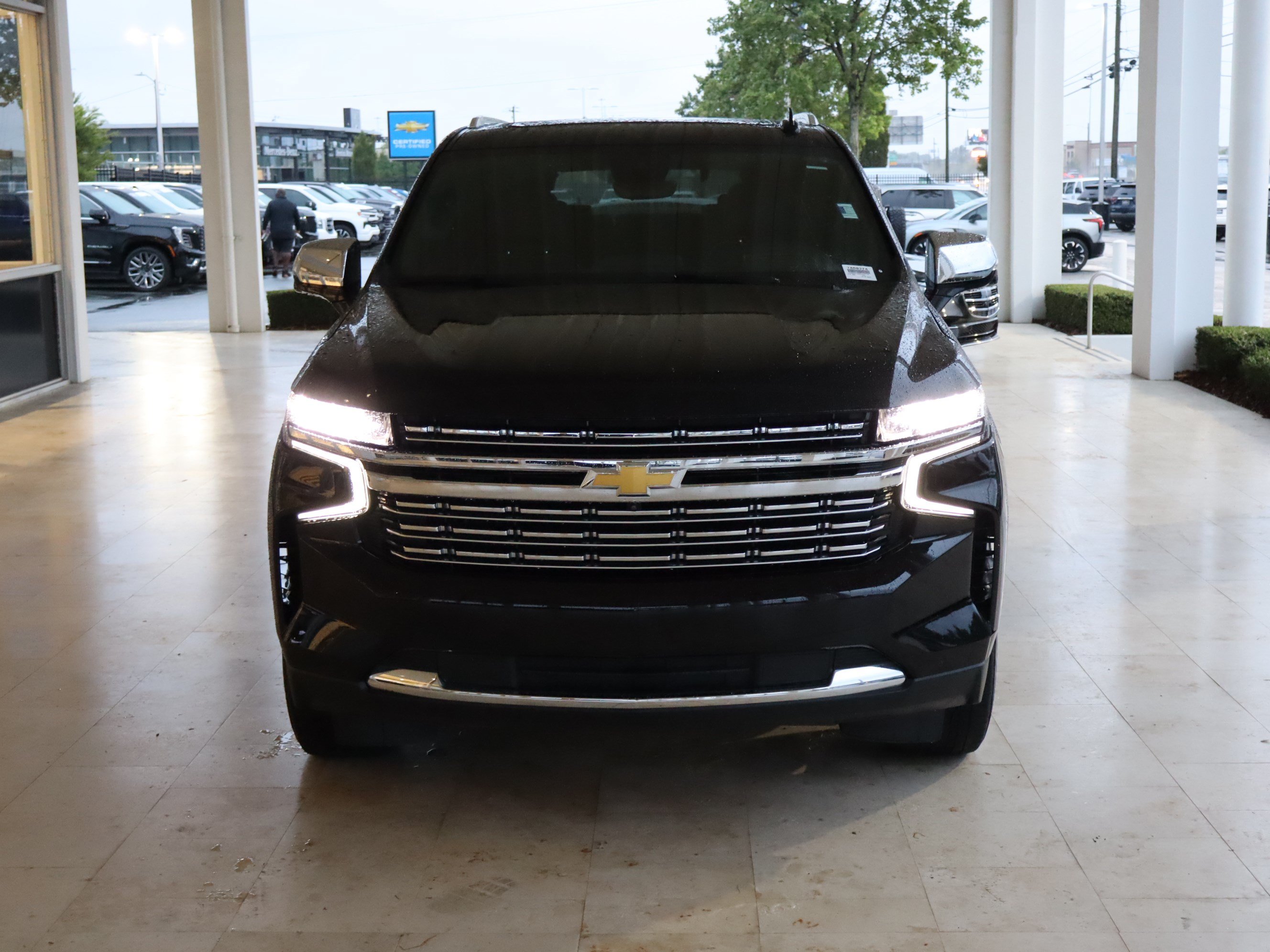 Used 2024 Chevrolet Tahoe Premier AWD/4WD image 3