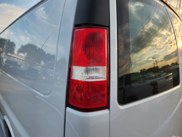 Used 2025 Chevrolet Express 2500 w/ Driver Convenience Package RWD image 7