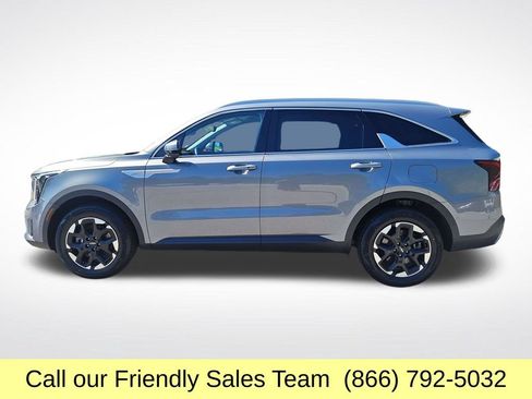 Used 2024 Kia Sorento S AWD/4WD image 2