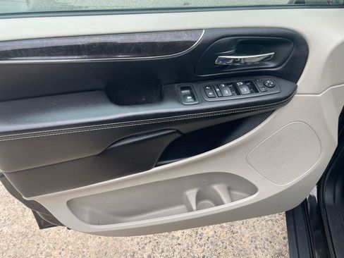 Used 2013 Chrysler Town & Country Touring-L w/ Entertainment Group #2 FWD image 35