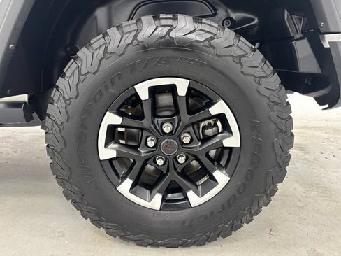 Used 2025 Jeep Wrangler Unlimited Rubicon AWD/4WD image 33