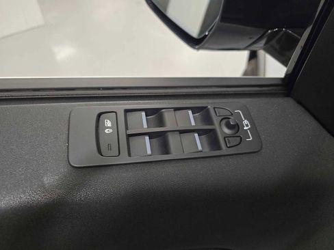 Certified 2024 Land Rover Discovery Sport Dynamic SE image 25