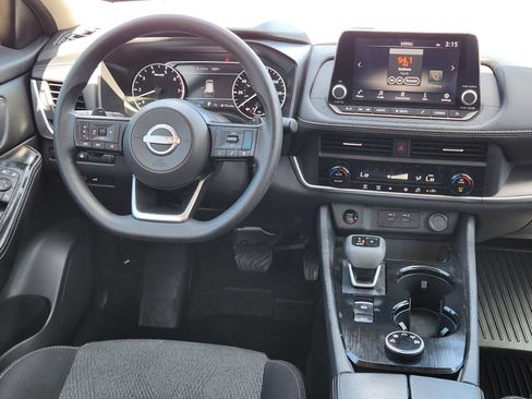 Used 2024 Nissan Rogue SV AWD/4WD image 29