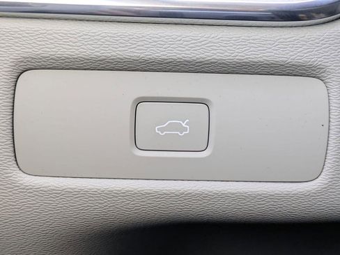 New 2026 Volvo XC60 B5 Ultra w/ Protection Package Premier image 32