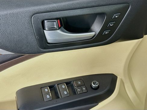 Used 2017 Toyota Highlander Limited image 15