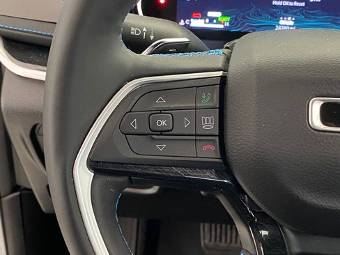 Used 2022 Jeep Grand Cherokee Trailhawk w/ Luxury Tech Group III image 15