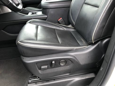 Used 2021 Chevrolet Tahoe Premier w/ Premium Package image 16