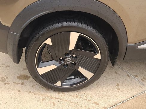 Certified 2025 Nissan Kicks SR FWD image 6